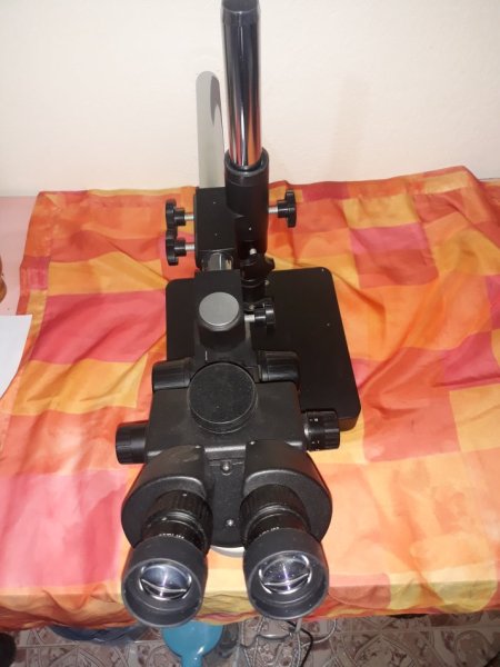 Mikroskop stereoskopik