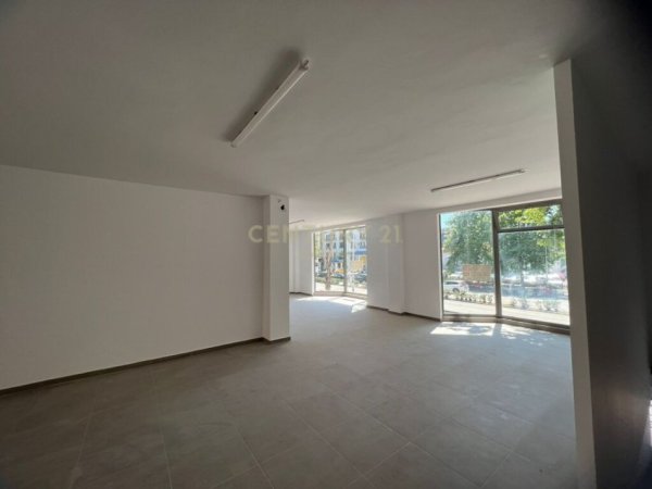 Ambient Biznesi për Qira në Laprakë, Tiranë - 1250€ | 125 m²