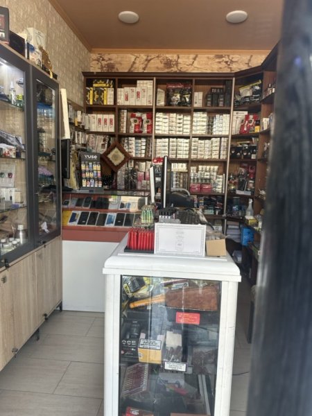 Shitet dyqan tabachino ne qender te Shijak-ut me aktivitet (30 vjet aktivitet)