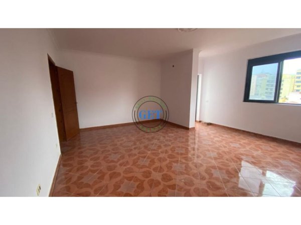 Durres, shitet apartament 2+1+Ballkon, Kati 5, 120 m2 120,000 € (Stadiumi)