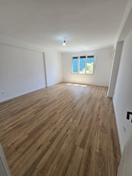 Tirane, shitet apartament 1+1, Kati 4, 71 m2 120,000 € (Rruga Riza Cerova ( Tek shkolla e Kuqe))