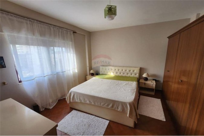 Tirane, jepet me qera apartament 1+1+Ballkon, Kati 8, 80 m2 550 € (Apartament 1+1 Me Qira Tek Garda!)