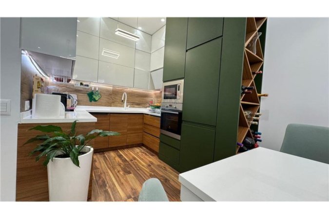 Tirane, jepet me qera apartament 1+1, , 75 m2 800 € (Apartament luksoz per qira tek Arlis!)