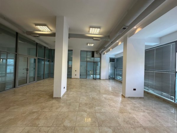 Tirane, jepet me qera zyre , Kati 2, 81 m2 750 € (Gjimnazi Ismail Qemali)
