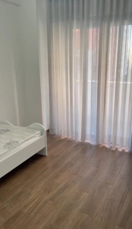 Tirane, jepet me qera apartament 1+1, Kati 3, 113 m2 600 € (Astir)