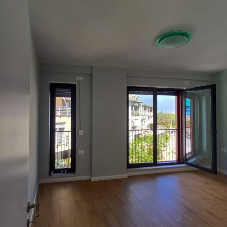 Tirane, jepet me qera apartament 2+1, Kati 2, 90 m2 700 € (Kodra e Diellit)