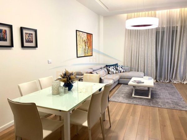 Tirane, jepet me qera apartament 2+1+Ballkon, Kati 2, 126 m2 800 € (Rruga panorama)