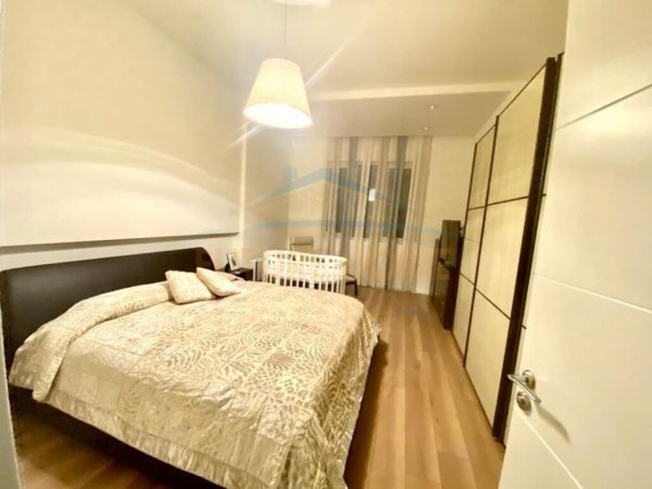 Tirane, jepet me qera apartament 2+1+Ballkon, Kati 2, 126 m2 800 € (Rruga panorama)