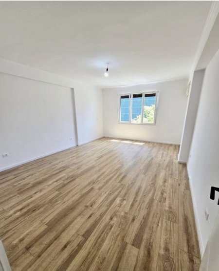 Tirane, shitet apartament , Kati 4, 71 m2 120,000 € 