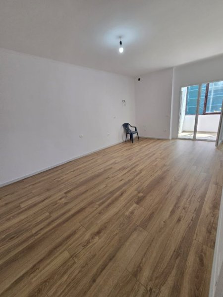 Tirane, shitet apartament , Kati 4, 45 m2 75,000 € (PAZARI I RI)