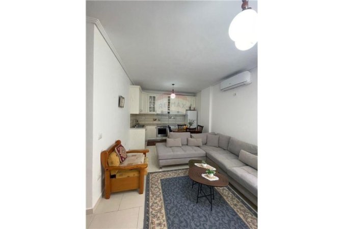 Tirane, jepet me qera apartament 1+1, Kati 2, 70 m2 400 € (Rruga Eduard Mano)