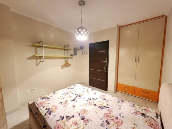 Tirane, shes apartament 2+1+Ballkon, Kati 2, 98 m2 220,000 € (Liqeni i Tiranes)