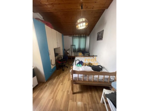 Shitet, Apartament 3+1, Komuna e Parisit, Tiranë - 227.000€ | 142 m²