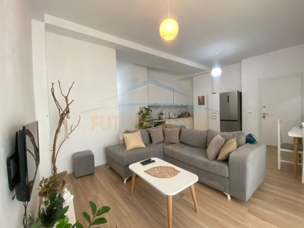Tirane, jepet me qera apartament 2+1, Kati 5, 90 m2 550 € (Rruga Jordan Misja, Kompleksi Marga)