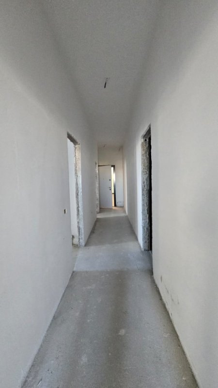 Tirane, shitet apartament 2+1, Kati 5, 120 m2 240,000 € (Rruga Kavajes)