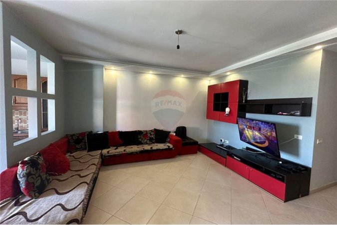 Tirane, shitet apartament 2+1+Ballkon, Kati 2, 95 m2 115,000 € (Fresku)