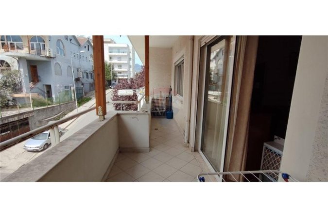 Tirane, shitet apartament 1+1, Kati 2, 72 m2 79,000 € (Fresku)