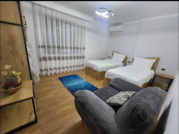Tirane, jepet me qera apartament 2+1, Kati 4, 75 m2 600 € (Stacioni Trenit)