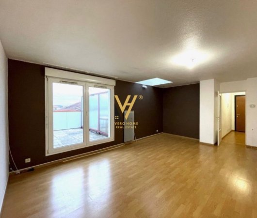 Tirane, shitet apartament 3+1+Ballkon, Kati 7, 166 m2 195,000 € (BULEVARDI I RI , YZBERISHT)