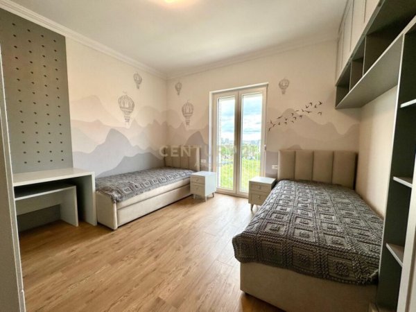 Tirane, shitet apartament 2+1+Ballkon, Kati 2, 106 m2 300,000 € (Liqeni i Thate)