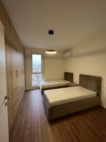 Tirane, jepet me qera apartament 2+1+Ballkon, Kati 8, 95 m2 500 € (Hamdi pepo)