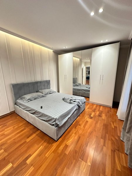 Tirane, jepet me qera apartament+verande | Penthouse 2+1+Aneks+Ballkon, Kati 8, 1,700 € (Rruga e Kavajes)