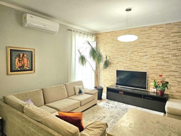 Tirane, shes apartament 1+1, , 76 m2 132,000 € (Kopshti Botanik Zoologjik)