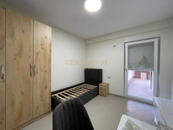 Tirane, shes apartament 2+1+2+Ballkon, , 108 m2 275,000 € (Rruga Barrikadave)