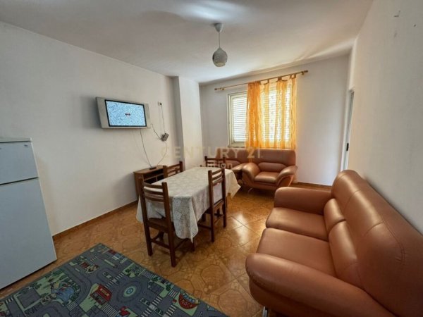 Tirane, jepet me qera apartament 2+1, Kati 3, 95 m2 400 € (Astir Sol92602)