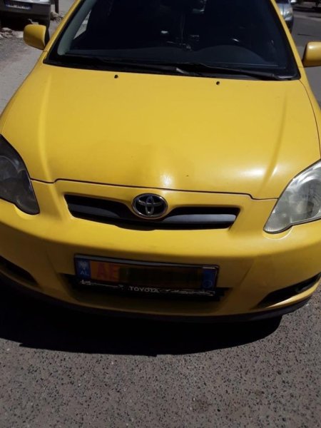 Tirane, shes makine | veture Toyota Corolla Nafte e verdhë automatik Kondicioner 81 kW (110 PS) 300000 kilometra