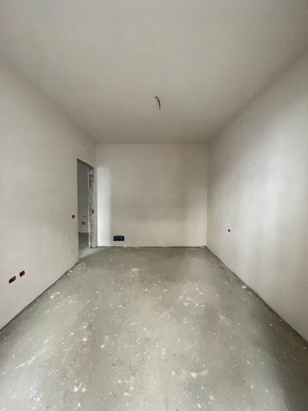 Tirane, shes apartament 1+1+Ballkon, Kati 2, 70 m2 95,000 € (rruga dritan hoxha)