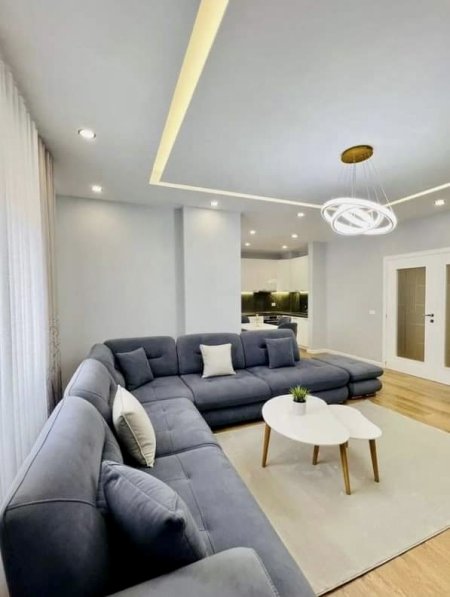 Tirane, jepet me qera apartament 2+1+Aneks+Ballkon, Kati 4, 120 m2 850 € (Zogu i Zi)