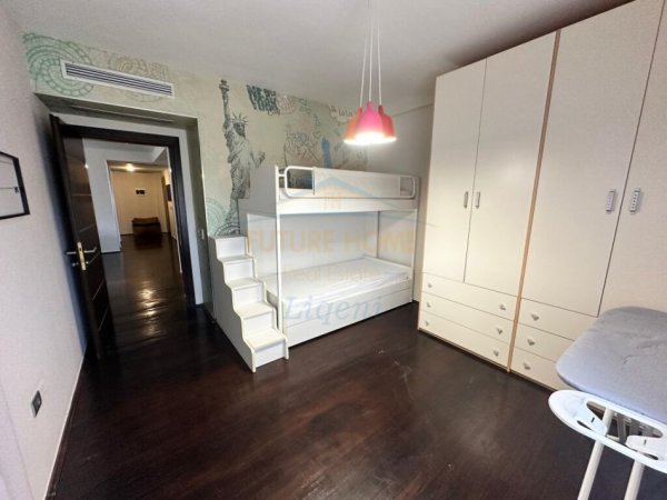 Tirane, jepet me qera apartament 2+1+Ballkon, Kati 7, 146 m2 850 € (Rruga komuna e parisit)