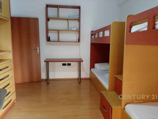 Tirane, jepet me qera apartament 2+1, Kati 2, 95 m2 650 € (kopshti zologjik)