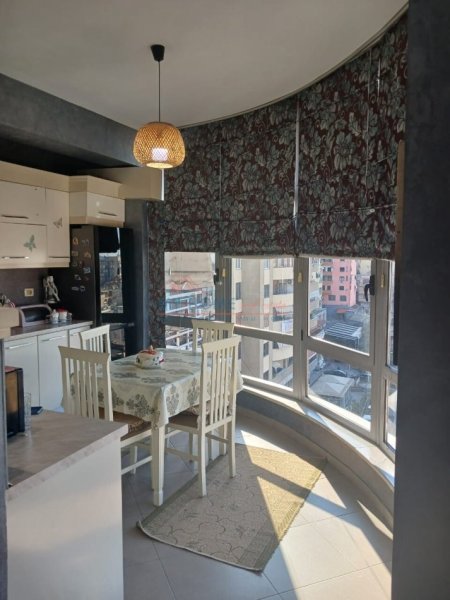 Tirane, shitet apartament 3+1+Ballkon, Kati 6, 140 m2 286,000 € (Rruga e Kavajes)