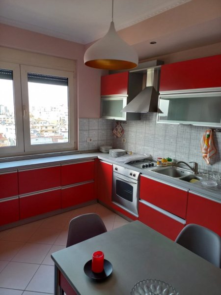 Tirane, jepet me qera apartament 2+1, Kati 7, 90 m2 500 € (Rruga e Kavajes)