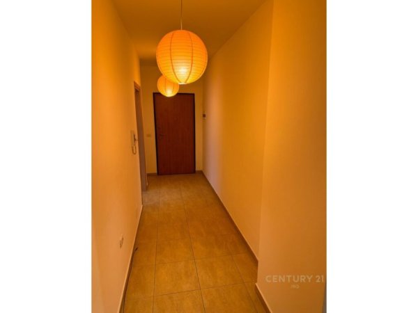 Tirane, jepet me qera apartament 2+1, Kati 5, 100 m2 400 € (5 maj)