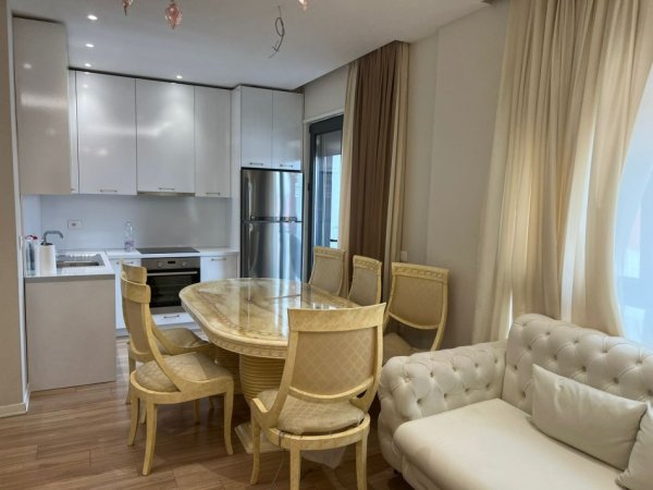 Tirane, jepet me qera apartament 1+1+Ballkon, Kati 2, 73 m2 700 € (Liqeni i Thatë)