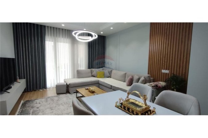 Tirane, shitet apartament 2+1, Kati 3, 110 m2 235,000 € (Liqeni i Thate)
