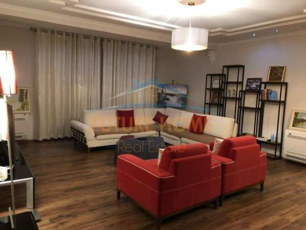 Tirane, jepet me qera apartament 2+1, Kati 6, 176 m2 1,000 € (Rruga Elbasanit)