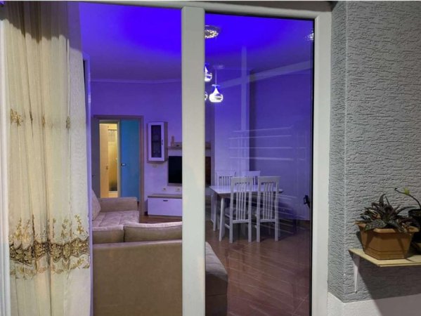 Tirane, jepet me qera apartament 1+1+Ballkon, Kati 2, 60 m2 350 € (ali demi)