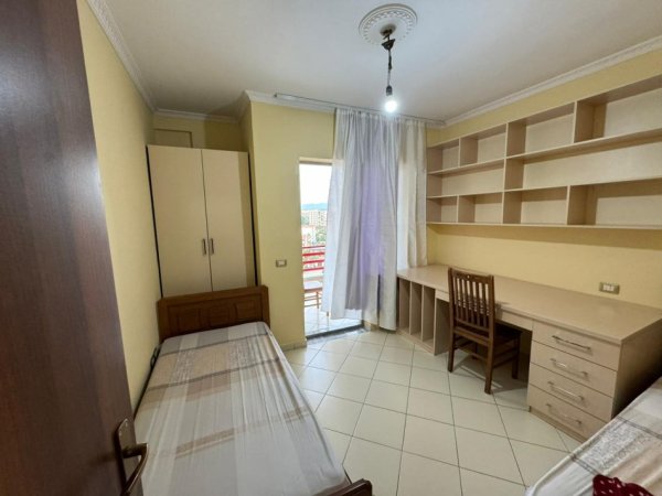 Tirane, jepet me qera apartament 2+1+Aneks+Ballkon, Kati 8, 105 m2 400 € (Teodor Keko)