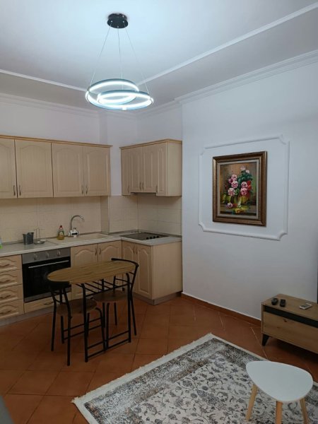 Tirane, jepet me qera apartament 1+1, Kati 3, 50 m2 400 € (eduard mano)