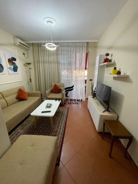 Tirane, jepet me qera apartament 2+1, Kati 7, 85 m2 850 € (LIQENI ARTIFICIAL)