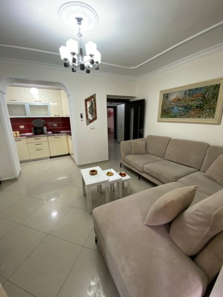 Tirane, apartament 3+1+Ballkon, Kati 2, 90 m2 180,000 € (PAZARI I RI)