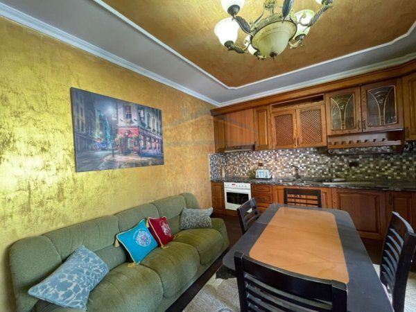Durres, jepet me qera apartament 2+1+Ballkon, Kati 5, 80 m2 650 € (Ruga Taulantia Vollga-Durres)
