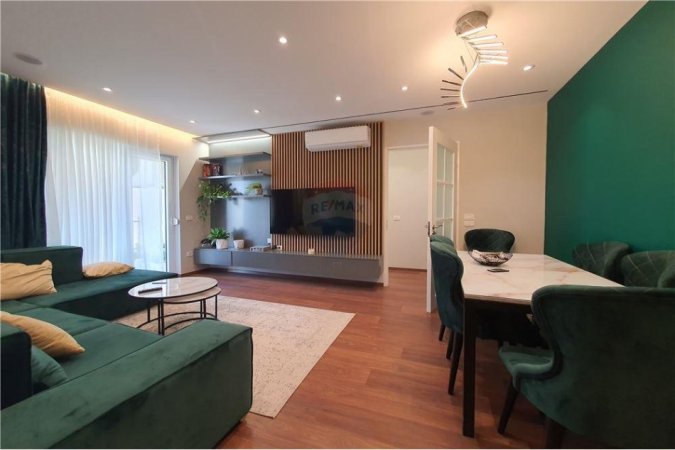 Tirane, shitet apartament , Kati 4, 102 m2 275,000 €