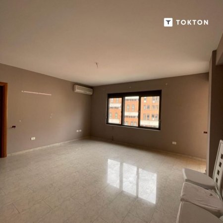 Tirane, shitet apartament 2+1, Kati 5, 118 m2 265,000 € (Rruga e Barrikadave, Tiranë)
