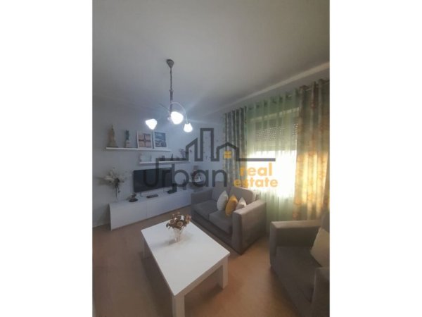 Tirane, shes apartament 2+1+Ballkon, Kati 4, 85 m2 200,000 € (Qender)