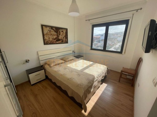 Tirane, shitet apartament 3+1+Ballkon, Kati 3, 154 m2 210,000 € (kombinat)